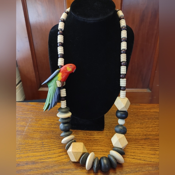 The Unbranded Brand Jewelry - Colorful HANDCARVED Parrot Bird Tropical Wooden Necklace (201)